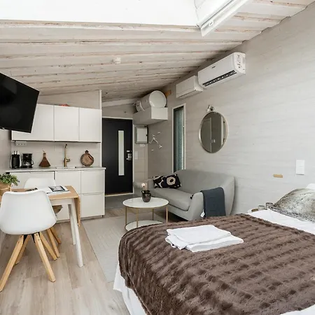 Koskisviitti 1 - Private & Cozy Lakeside With Hot Tub 度假居 *