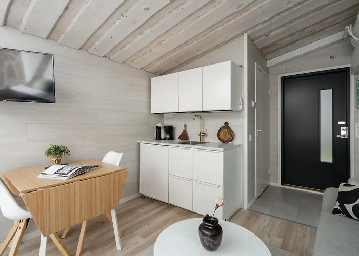 別荘 Koskisviitti 1 - Private & Cozy Lakeside With Hot Tub *